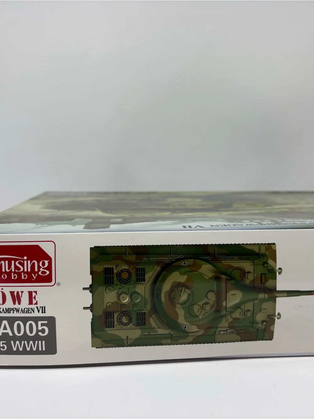 Amusing Hobby Löwe Panzerkampfwagen VII Tank Model Kit WWII